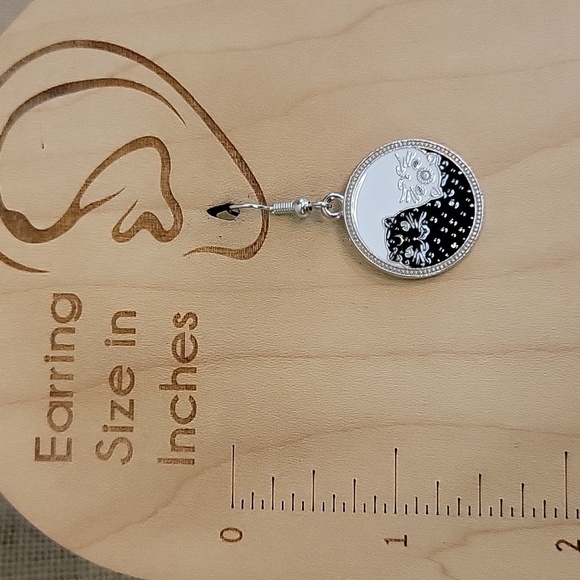🔥LAST PAIR🔥 YIN & YANG CATS Charm Drop Earrings - Picture 6 of 7